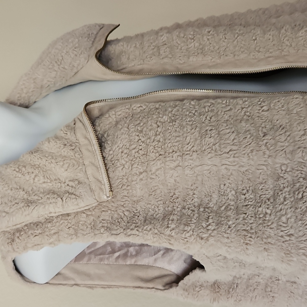 Calvin Klein Sherpa Vest - Picture 5 of 13